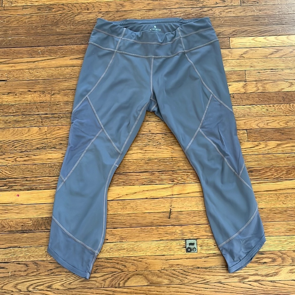 ATHLETA SIZE LARGE MESH CROP LEGGINGS